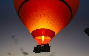 Eén dode en vijf gewonden bij luchtballonongeluk in Friesland
