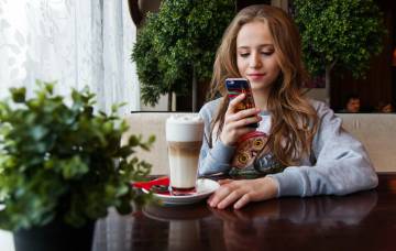 Jongeren mijden de telefoon: wat is er aan de hand?