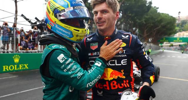 Max Verstappen en Fernando Alonso na de Grand Prix van Monaco 2025